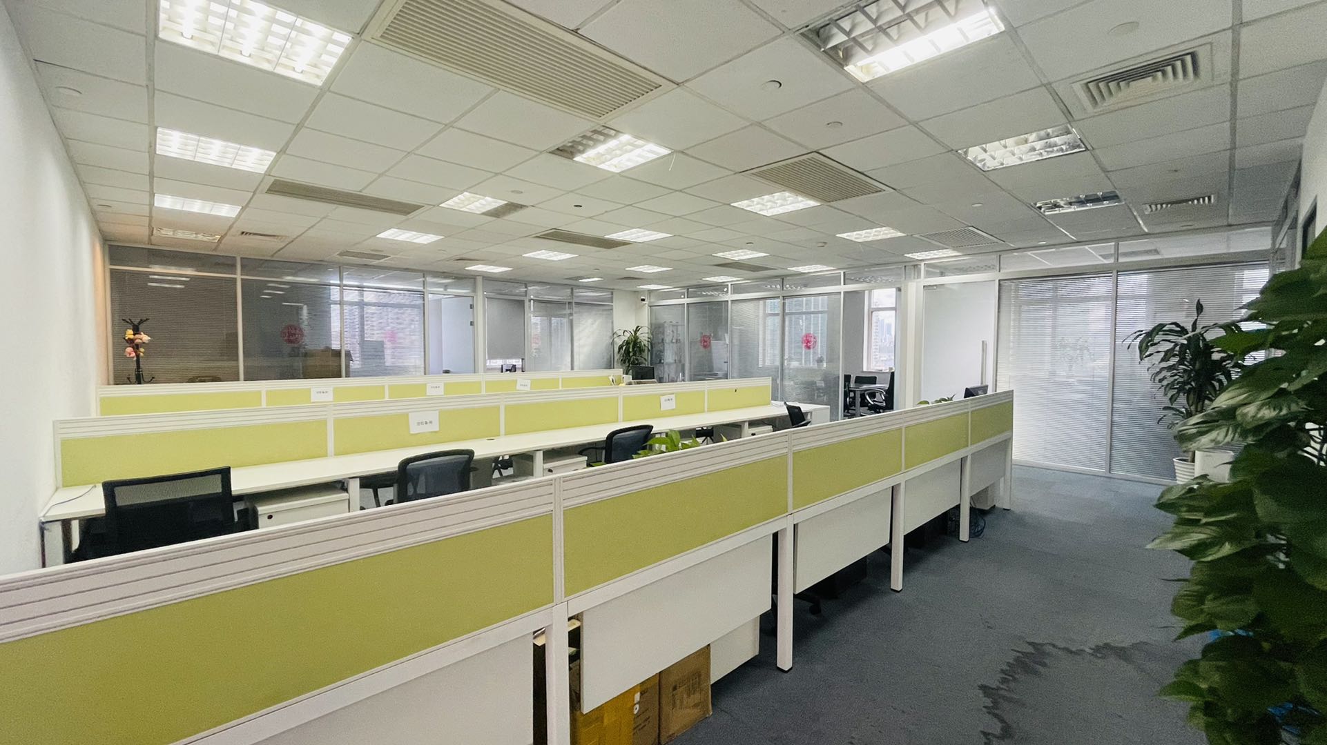 嘉麒大厦522平精装修带家具的办公室出租